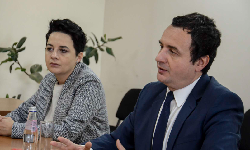 Histeri elektorale andej e këndej  LVV nxori Fifi  subvencion  Pacollin të reagojë ndaj kopallave të Vucic për Ujmanin