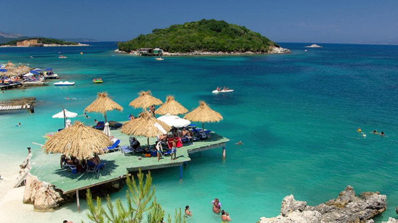 Sezonin turistik në Shqipëri, operatorët optimistë pavarësisht rritjes së çmimeve