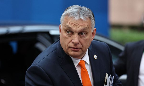 Policia hungareze ngrin asetet dhe llogaritë e manjatit mediatik, kishte lidhje me Orbanin
