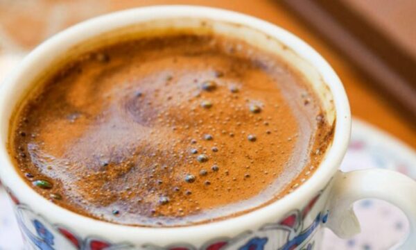 Kafeja mund të ndihmojë t’a luftoni plakjen