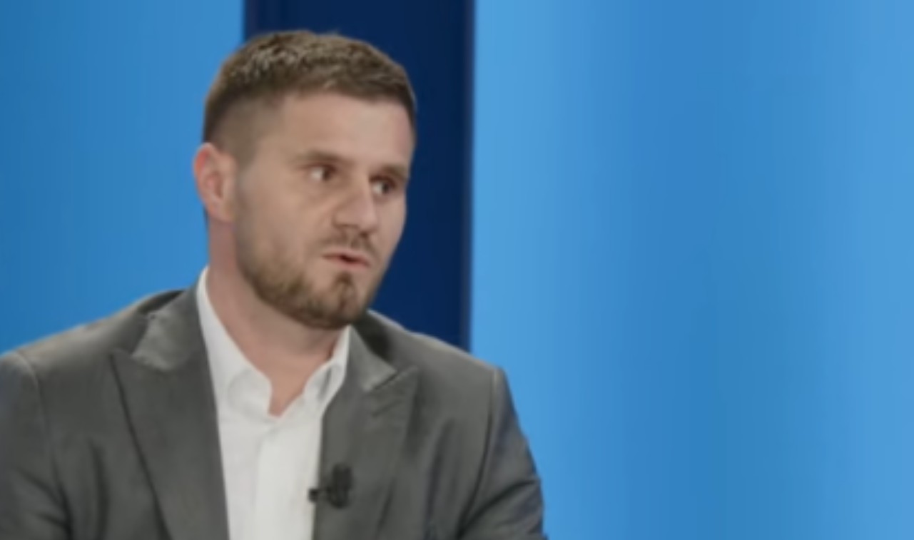 Olluri direkt  Abdixhiku e respekton Shalën që jep një intervistë në 12 muaj  e jo Bajramin që kritikon për ditë Qeverinë Kurti