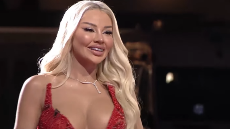 Benita e ‘tepron’ me gjoksin përjashta, s’i la vend imagjinatës – tundohen fansat