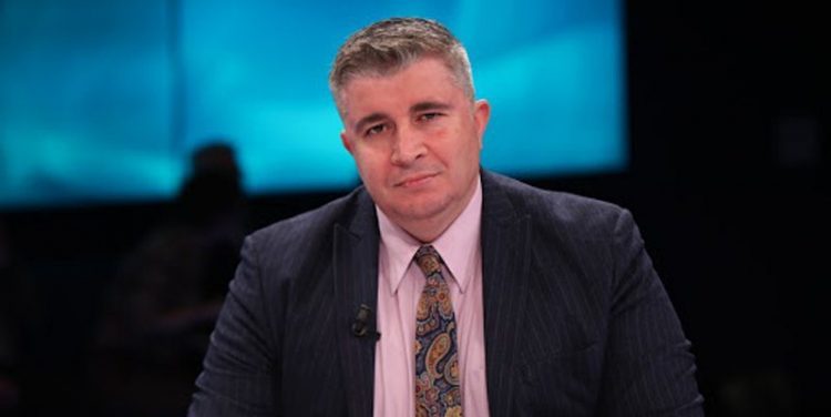 pse-hesht-albin-kurti-perballe-nje-ceshtjeje-qe-prek-drejtperdrejt-shqiptaret-ne-maqedonine-e-veriut