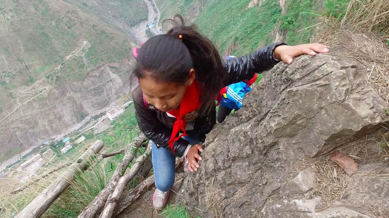 fshati-mbi-humnere-qe-te-mban-ne-ankth-aty-ku-cdo-hap-mund-te-jete-i-fundit