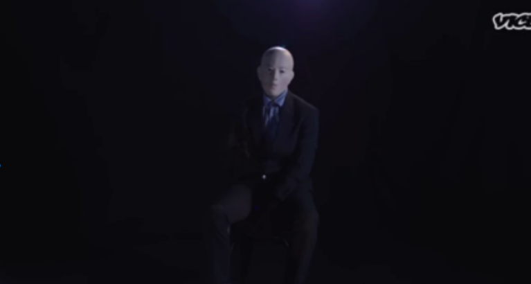 njihuni-me-burrin-qe-ka-penisin-me-te-madh-ne-bote-theu-krahun-per-shkak-te-tij