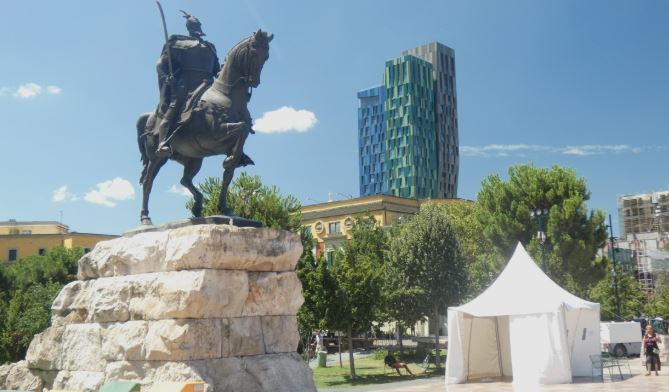 Rritet punësimi në Shqipëri, të rinjtë mbeten në pasiguri ekonomike