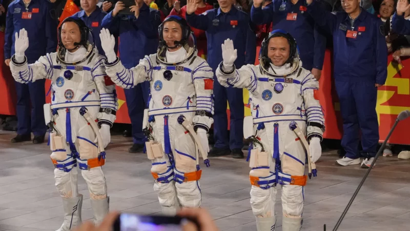 Pas 7 muajsh në hapësirë, tre astronautët kinezë rikthehen në Tokë