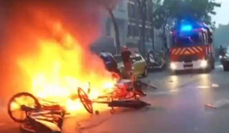 Festa e PSG shndërrohet në kaos në Paris, qindra të arrestuar