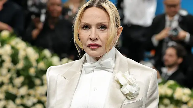 celet-madonna-tregon-se-kush-ja-dha-seksin-me-te-mire-ndonjehere-nuk-ishte-shqiptar