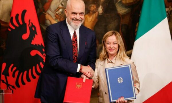 Marrëveshja për emigrantët me Italinë  Rama  Do të vazhdojë për aq kohë sa vendi fqinj do të dojë