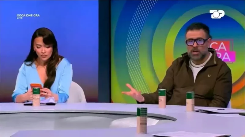 Pas disa vitesh në një tavolinë: Rozanën e ‘tradhtojnë’ mimikat gjatë kohës që flet MC Kresha