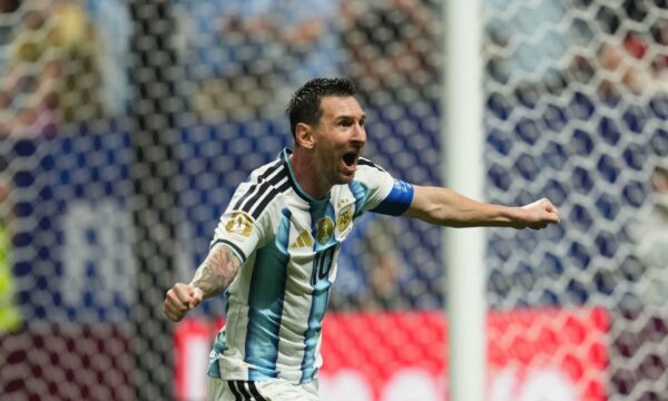 Messi e mposht Egjiptin, Argjentina kalon në çerekfinale