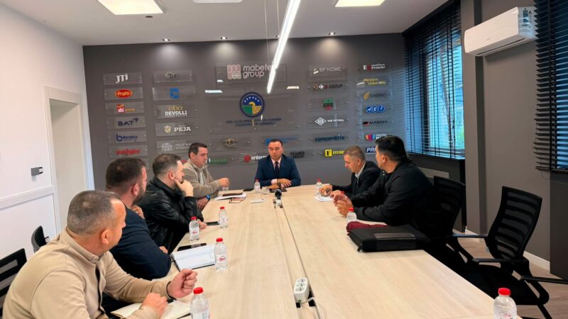 Oda Ekonomike e Kosovës takon bizneset gurthyese, shqetësim mosrilicencimi në sektorin minerar
