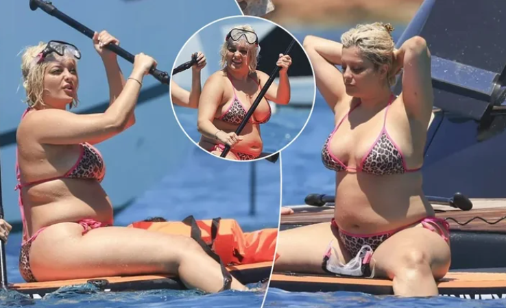Bebe Rexha fotografohet nga paparacët gjatë pushimeve në Ibiza