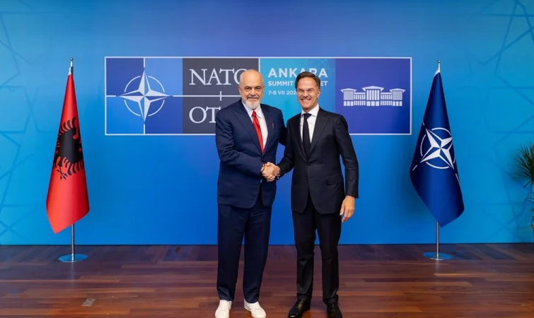 Rama mbërrin në Ankara, takohet me shefin e NATO’s