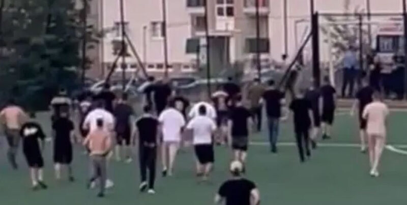 Ndeshja Vushtrria-Drita në Hajvali: Tifozët hedhin gurë, një polic goditet në kokë – dërgohet në QKUK