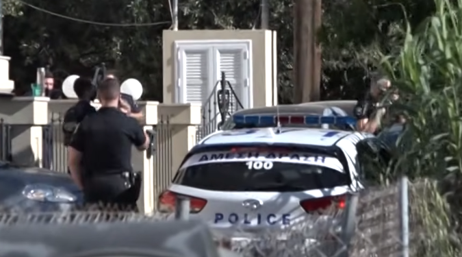 Shqiptari i dyshuar për pedofili në Greqi, përdhunoi të bijën e adoptuar 9 vjeçare