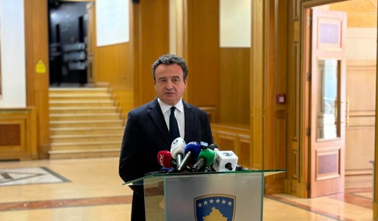 ‘Albin pishmani’ – Pasi ndërpreu seancën, Kurti i ‘lutet’ Hamzës e Gjinit: Ejani të ulemi e të bisedojmë për presidentin
