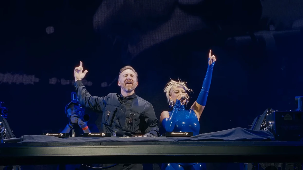 bebe-rexha-dhe-david-guetta-arrijne-vendin-e-pare-me-sad-girls-ne-klasifikimet-e-radiove-amerikane-te-zhanrit-dance
