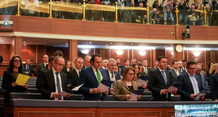 Përçarjet në LDK: Nis gara për lidershipin e ri