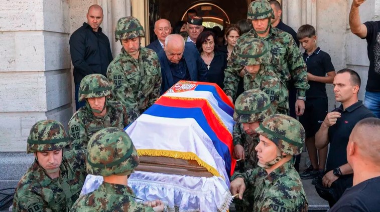 PPE kritikon zhvillimet në funeralin e Mladicit: Do të ndikojnë në shqyrtimin e SNS’së