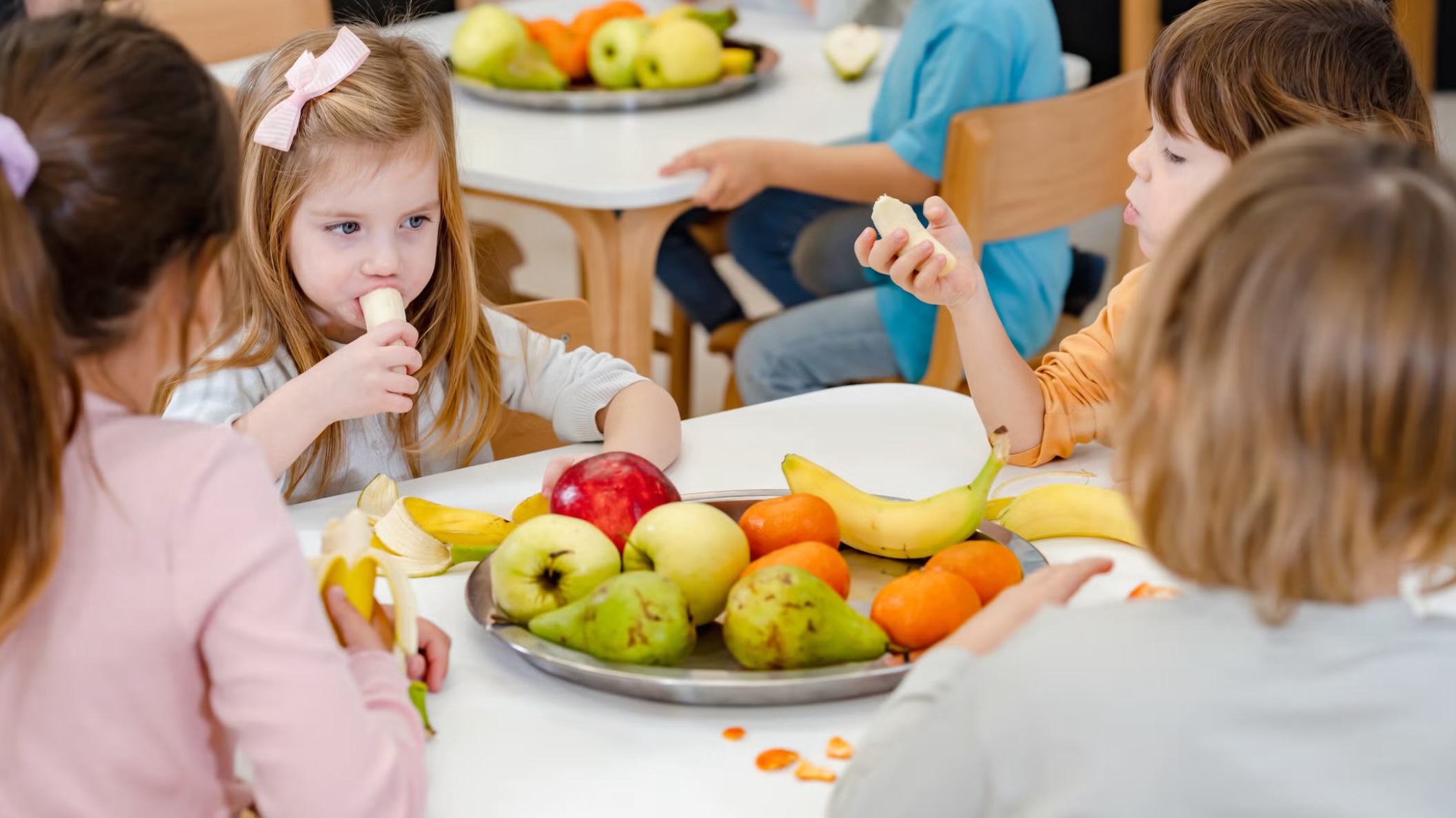 cilat-jane-4-fruta-qe-femijet-duhet-t-i-kene-me-shpesh-ne-pjate-dhe-pse
