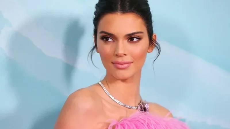 kendall-jenner-reagon-ndaj-spekulimeve-per-orientimin-e-saj-nuk-jam-lezbike