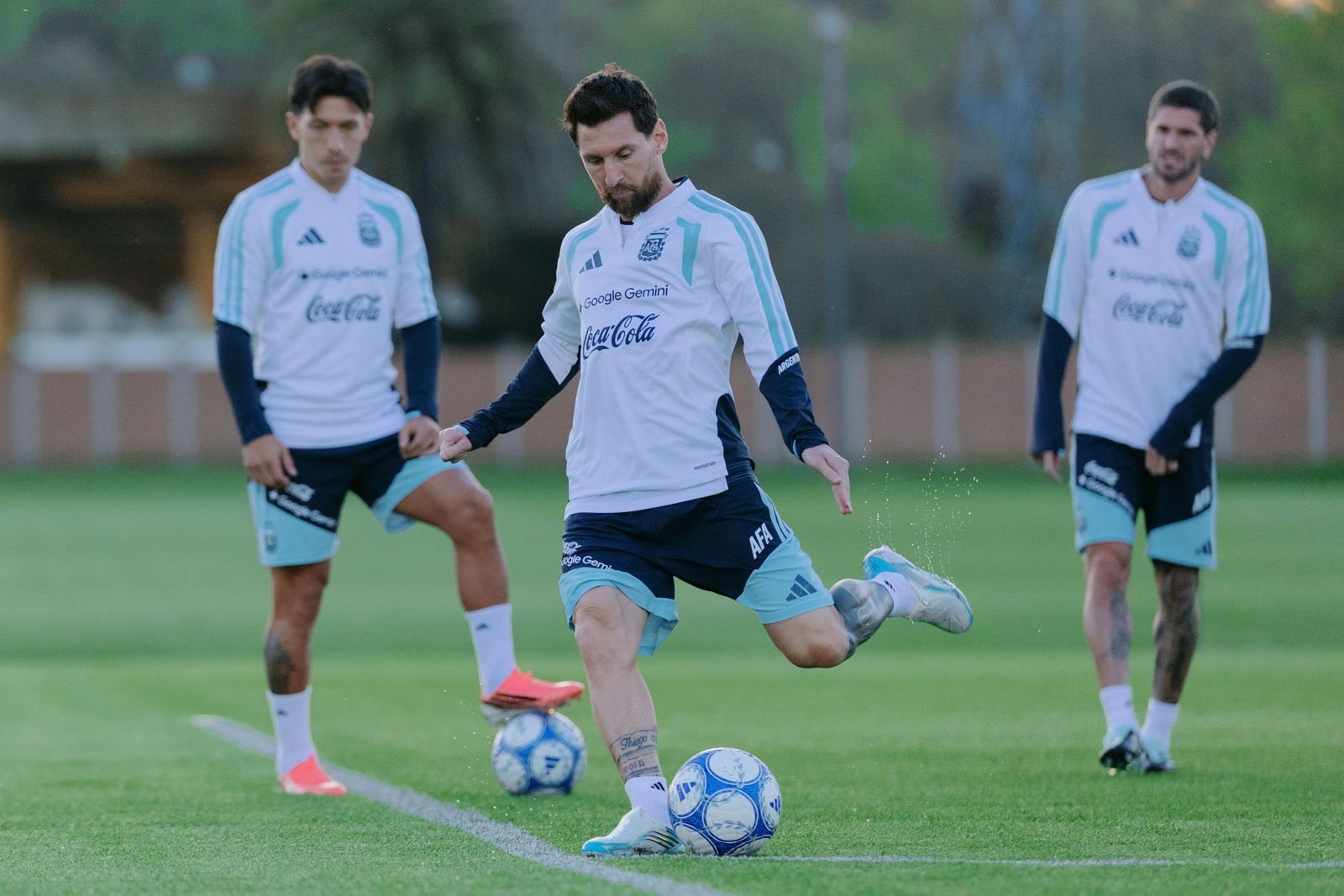 Lionel Messi i bashkohet grupit  stërvitet për ndeshjen e tij të fundit me Argjentinën