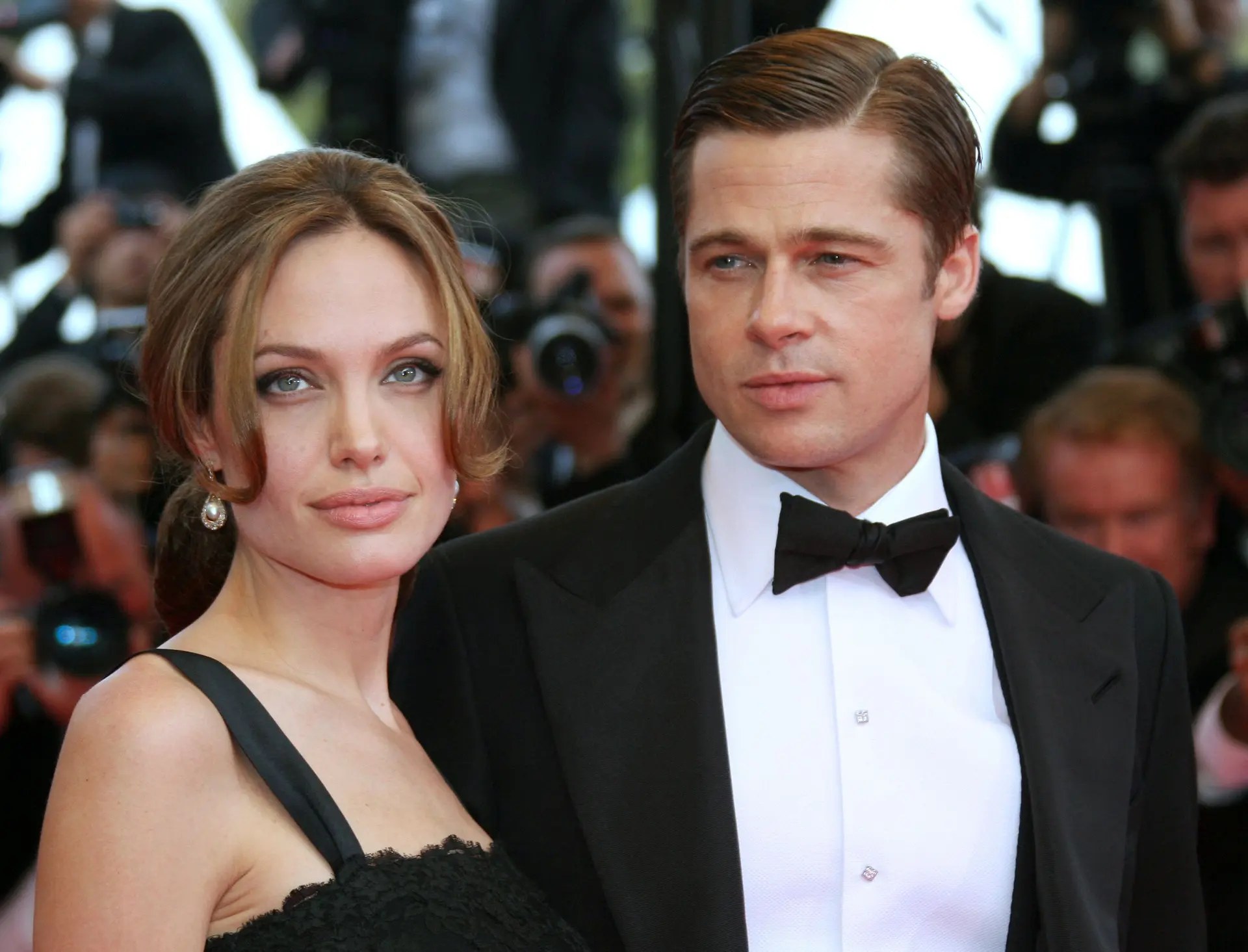 avokati-i-angelina-jolie-akuzon-brad-pittin-se-po-perpiqet-ta-kontrolloje-aktoren