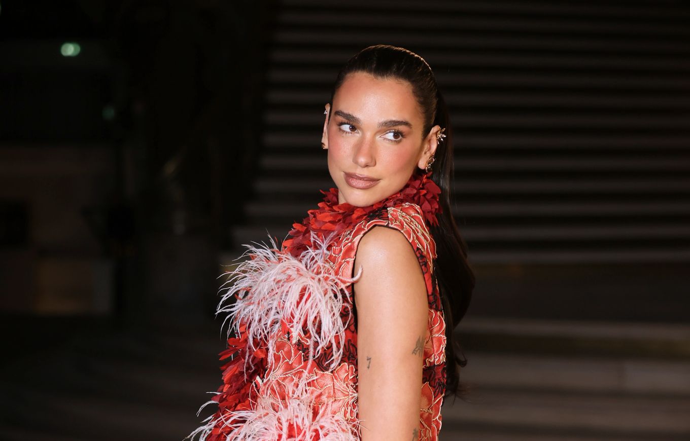 dua-lipa-interviston-yjet-e-letersise-ne-festivalin-e-londres