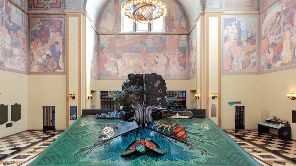 libri-pop-up-me-i-madh-ne-bote-ekspozohet-ne-nje-biblioteke-ne-los-angeles
